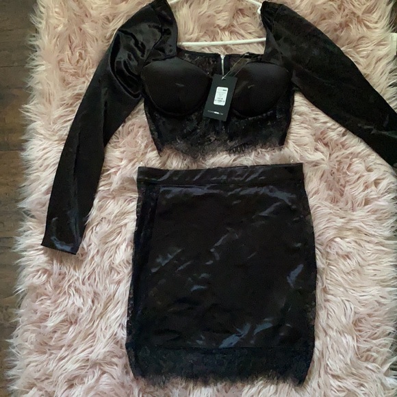 Cute two piece satin and lace set - Picture 9 of 9